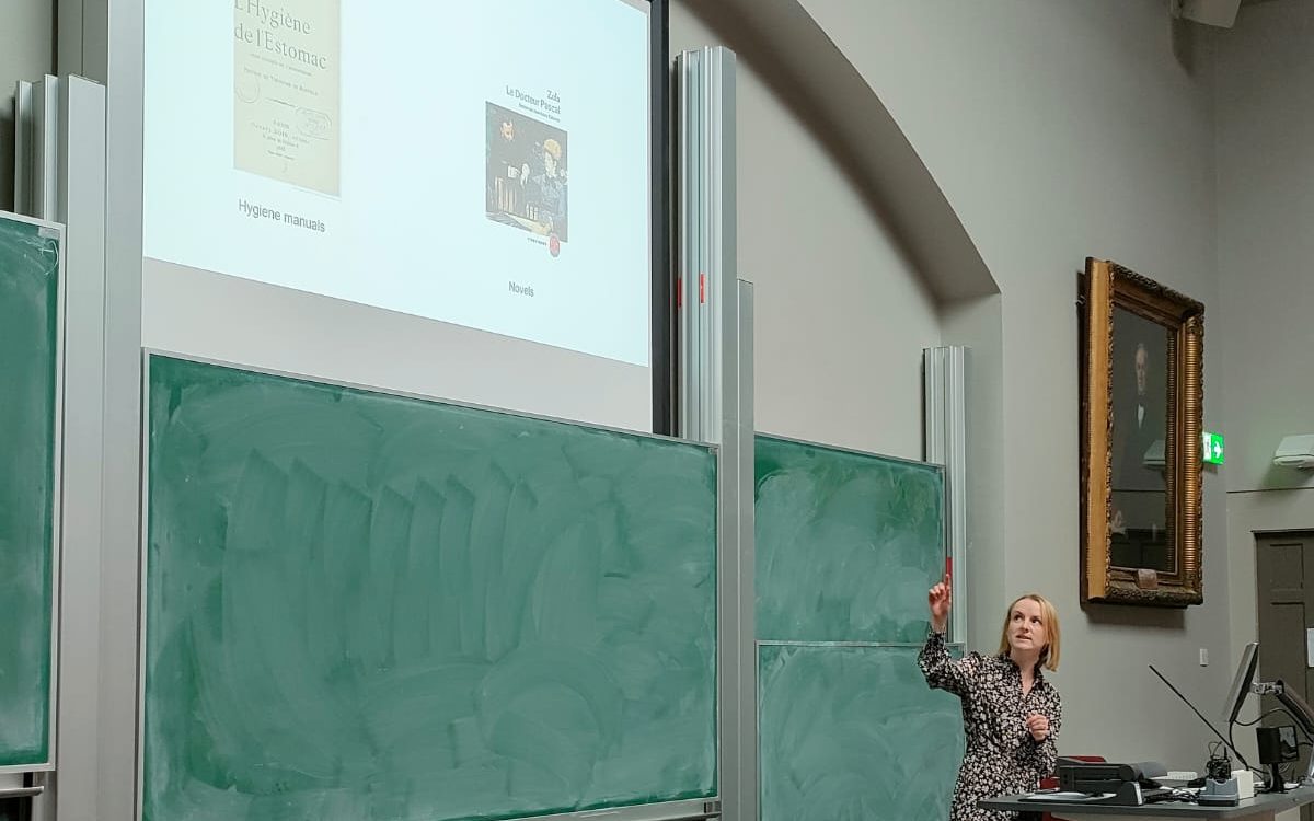 New co-director, Manon Mathias, delivers her lightning talk.